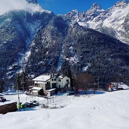 Sasso Nero Hotel Chiesa in Valmalenco Ngoại thất bức ảnh
