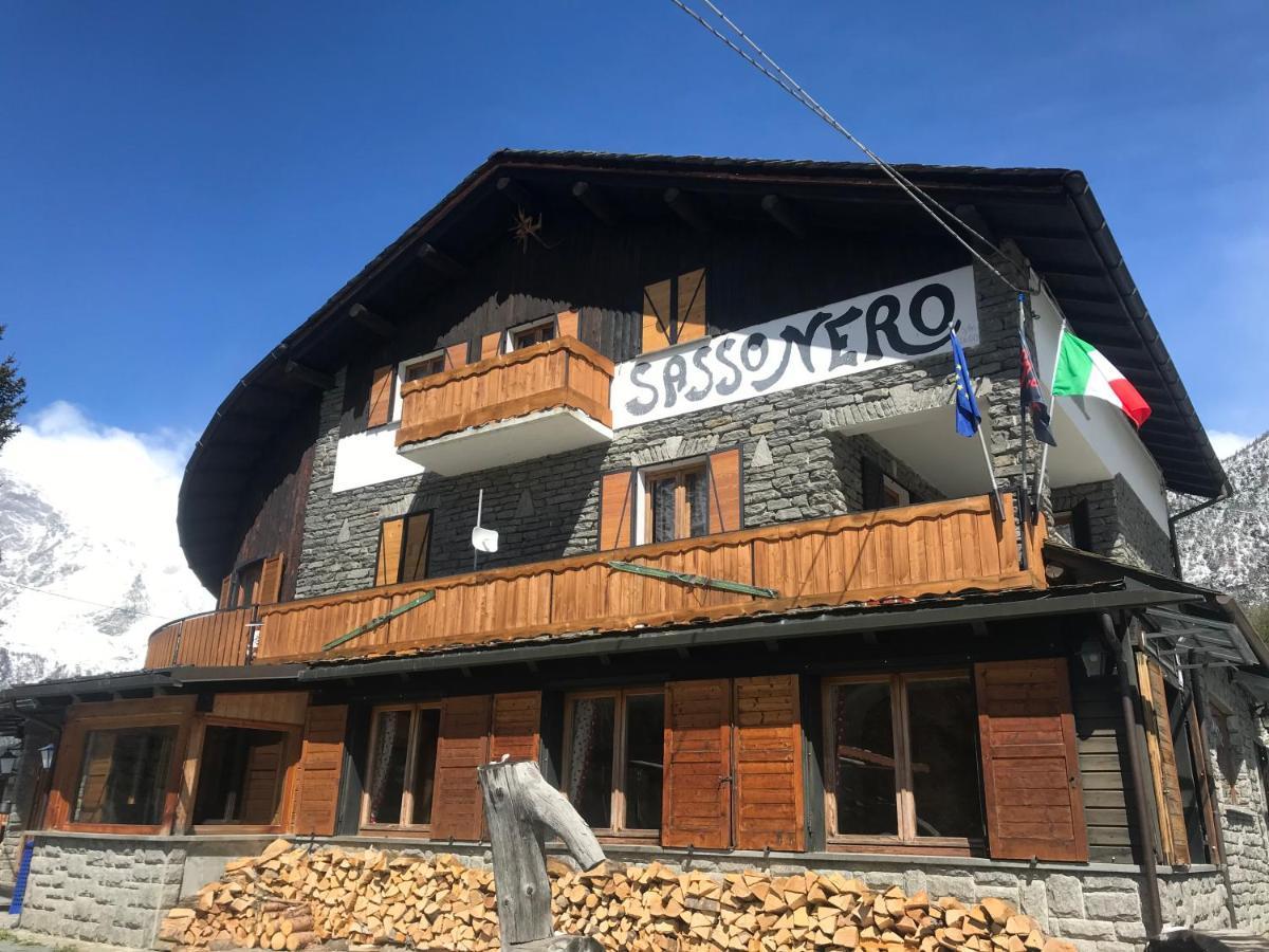 Sasso Nero Hotel Chiesa in Valmalenco Ngoại thất bức ảnh
