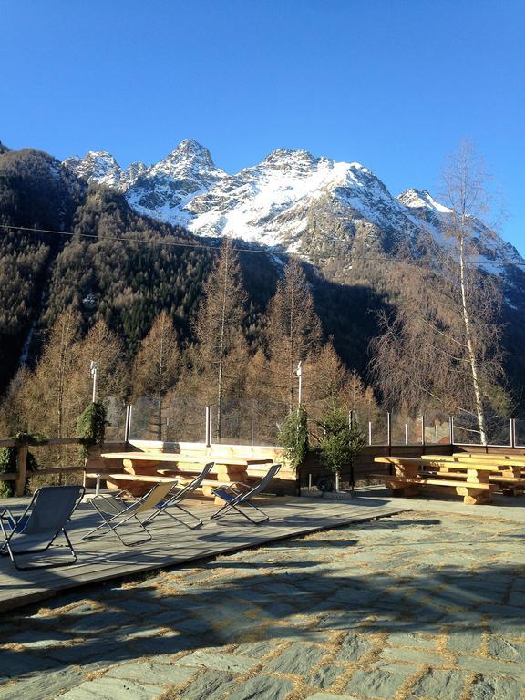 Sasso Nero Hotel Chiesa in Valmalenco Ngoại thất bức ảnh