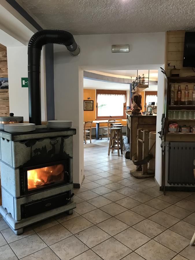Sasso Nero Hotel Chiesa in Valmalenco Ngoại thất bức ảnh