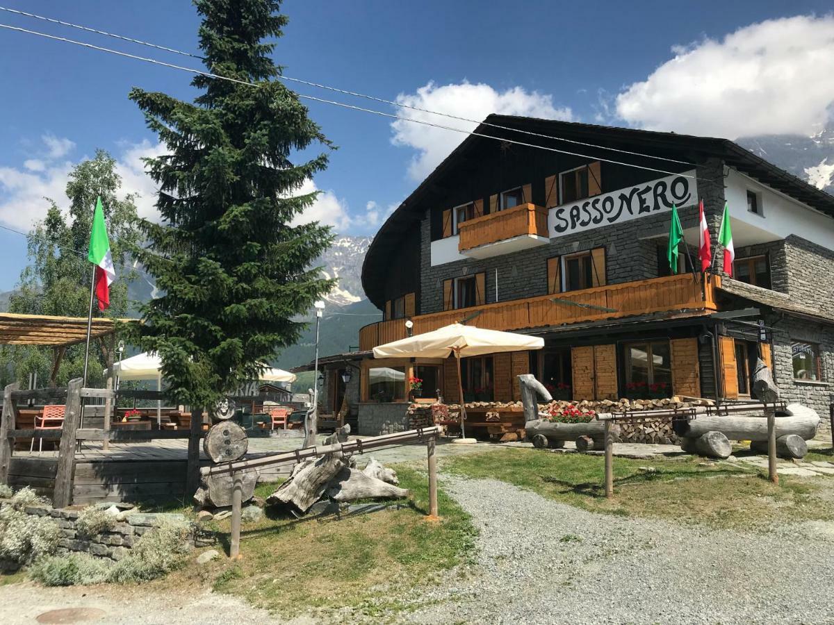 Sasso Nero Hotel Chiesa in Valmalenco Ngoại thất bức ảnh